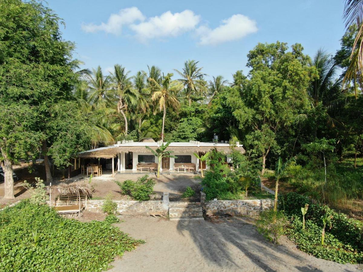 East Lombok Dive Hotel - 3 Private Rooms On The Beach With Seaview & Scuba Diving Center Labuhan Pandan ภายนอก รูปภาพ